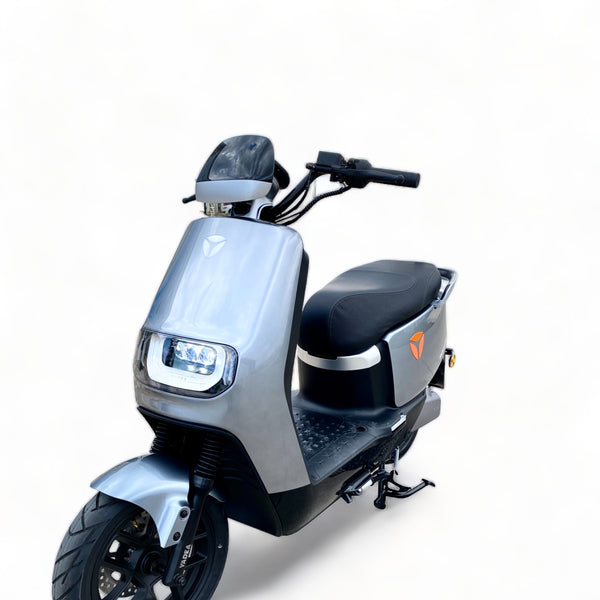 BULLBIKE Manzini Yadea E8S Elektro Scooter 600W 72V 23Ah 25 km/h/ Graphen Batterie +Schneller Wechsler